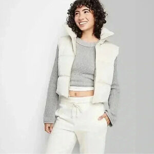 Wild Fable Matte Cream Cropped Quilted Puffer Vest Sz. Large NWT